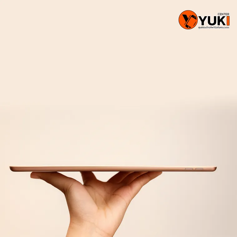 iPad หลังซ่อมเครื่องงอจนกลับมาเรียบสนิทเหมือนใหม่ โดยร้านซ่อม Yuki Center