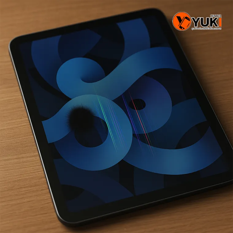 หน้าจอ iPad แสดงจุดดำและเส้นสีบนหน้าจอ เป็นอาการของจอเสียหรือจอแตกภายใน โดยร้านซ่อม iPad Yuki Center