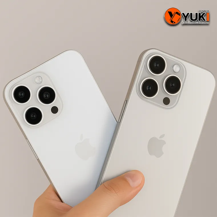 ภาพเปรียบเทียบ iPhone สองเครื่องหลังซ่อมเสร็จ พร้อมแสดงฝาหลังใหม่สีขาวโดยทีมช่าง Yuki Center