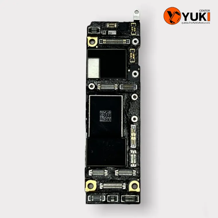 ภาพเมนบอร์ด iPhone 11 ที่ผ่านการเปลี่ยนชิป IC ใหม่โดยช่างผู้เชี่ยวชาญของ Yuki Center