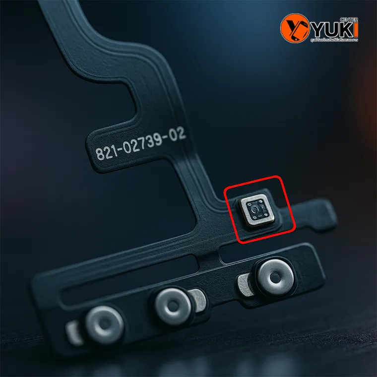 “ภาพ Close-up สายแพรปุ่ม iPhone 14 พร้อมไฮไลต์จุดที่มักเสียบ่อย เช่น ชุดปุ่ม Power และ Volume บนอะไหล่คุณภาพจาก Yuki Center”