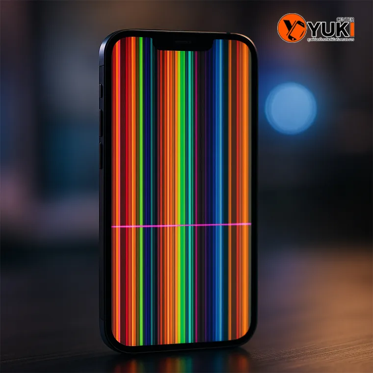 “ภาพหน้าจอ iPhone 14 ขึ้นเส้นสีหลายสีแนวตั้งและแนวนอน แสดงอาการจอเสียหรือ IC หน้าจอมีปัญหา เตรียมตรวจซ่อมโดยศูนย์ Yuki Center”