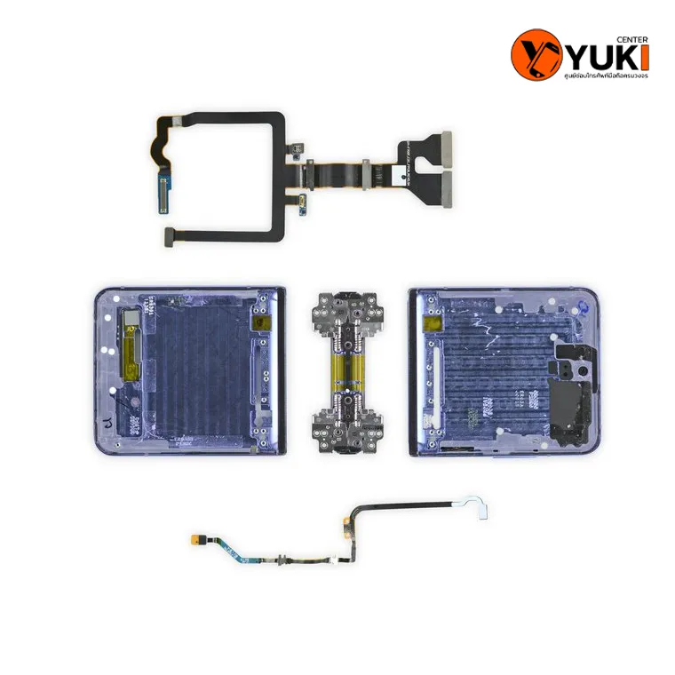 ชิ้นส่วนภายใน Samsung Z Flip 6 ที่ถูกแยกออกเพื่อแสดงตำแหน่งสายแพหน้าจอและจุดงอหลัก ใช้ประกอบบทความเกี่ยวกับอาการหน้าจอทัชสกรีนไม่ได้