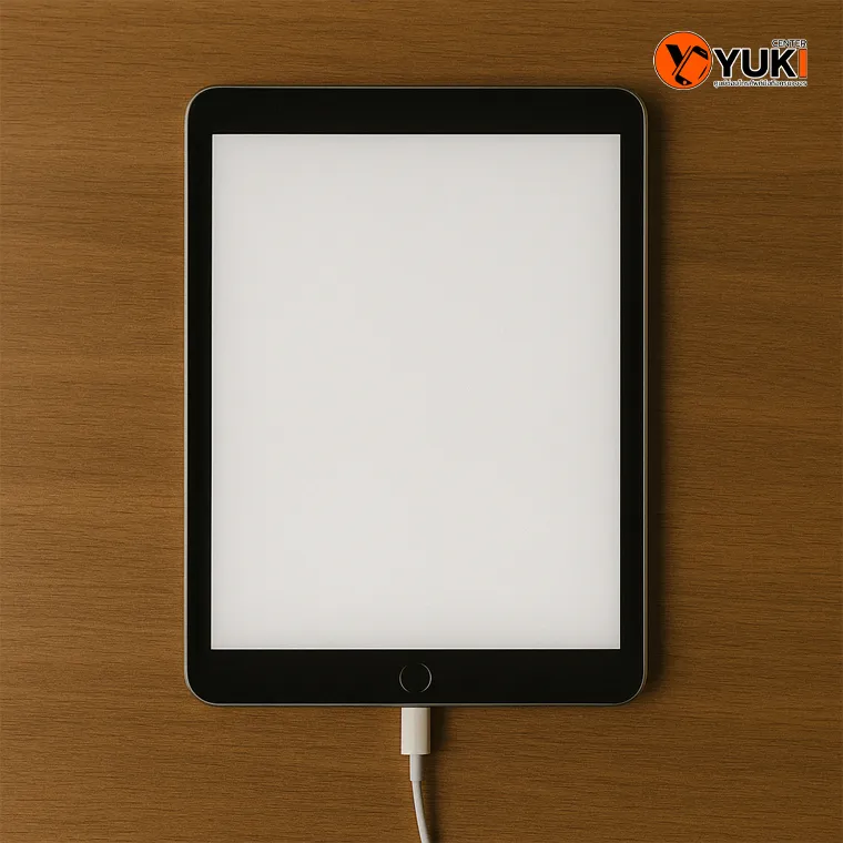 iPad หน้าจอขึ้นสีขาวล้วนแม้กดเปิดไม่ติด บ่งบอกอาการ Backlight เสีย ต้องซ่อมด่วนที่ Yuki Center