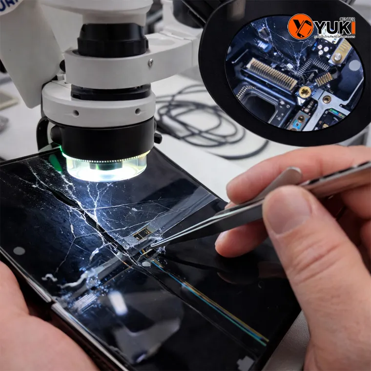 ช่างซ่อม Samsung Fold 6 ตรวจสายแพด้วยกล้อง Microscope แก้ปัญหาพับแล้วจอดับ