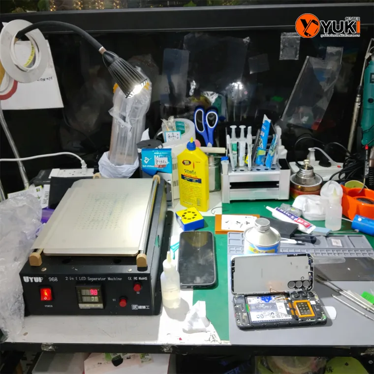 โต๊ะช่างซ่อม iPhone iPad พร้อมเครื่องมือเฉพาะทาง ห้องซ่อมมือถือมาตรฐาน งานซ่อมระดับมืออาชีพ